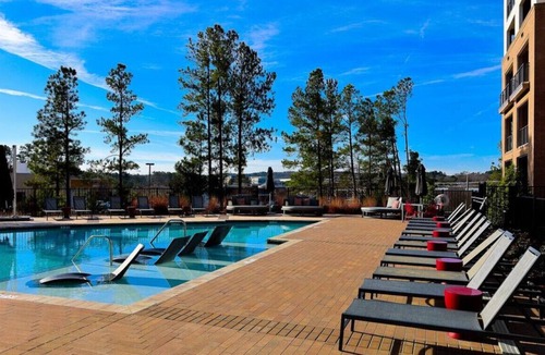 Chapel Hill Apartment | Trilogy 218 · *Luxury King Bed Suite - for 4 w/Parking|Gym|Pool