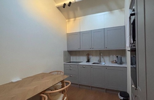 Royston Apartment | Triple Studios - Studio Apartment, Sleeps 3