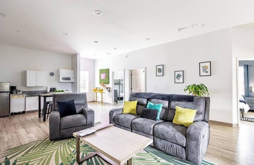 Maxwell House | Tropical Hideaway — Best Location- Walkable East Nashville