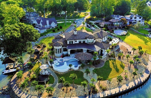 Cornelius House | Tropical Luxury on Lake Norman! 6BR, 8BA, Private Pool, Swim Up Bar & 2 Docks.
