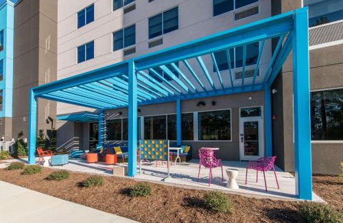 Cape Fear Hotel | Tru by Hilton Fayetteville I-95