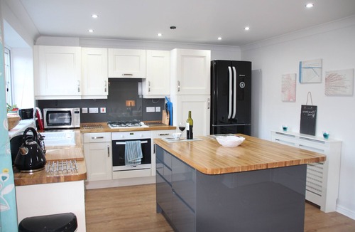 Seahouses House | Tumbler Rocks Retreat Luxury family beach retreat with Hot Tub 150 m to beach.