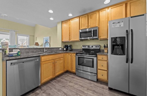 Bermuda Bay House | Turning Tide at Cambridge Cove 2 Bedroom Premium Townhome, 1 Mile from Beach Access
