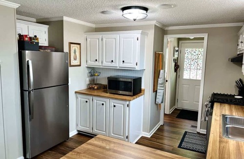 Prosperity House | Turtle Town Bungalow on Lake Murray w/RV Parking