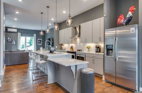 East Hill House | Twin Homes with Airy Rooftops & Photo Ops