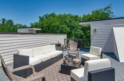 East Hill House | Twin Homes with Airy Rooftops & Photo Ops