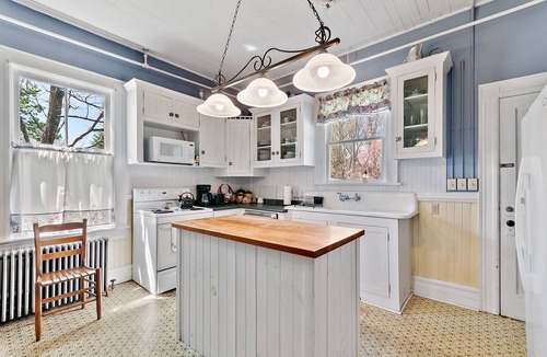 Waynesville Other | Twin Maples Farmhouse-Walk to Dining, Shops & Pubs