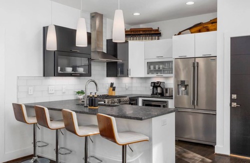 Hillsboro Village House | TWO Adjacent Homes in 12 South, Belmont - Sleeps 20 People