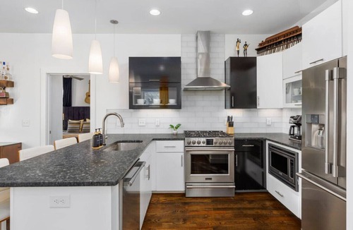 Hillsboro Village House | TWO Adjacent Homes in 12 South, Belmont - Sleeps 20 People