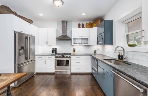 Hillsboro Village House | TWO Adjacent Homes in 12 South, Belmont - Sleeps 20 People