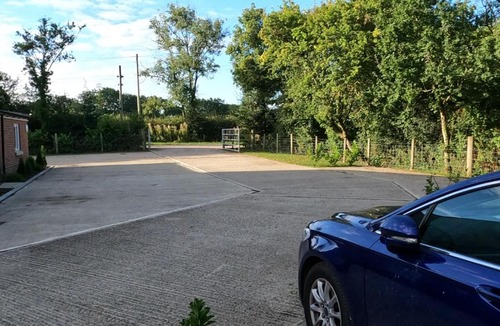 Malmesbury Apartment | Two Birds Accommodation