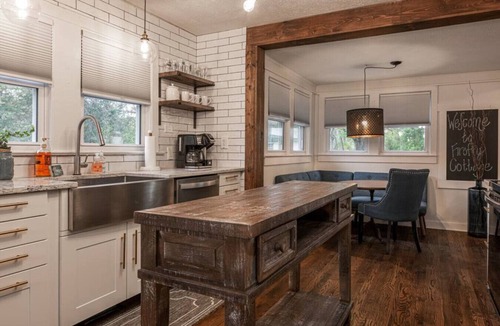 Candler House | Two Homes 15 mins to Asheville Hot Tub & Fire pit