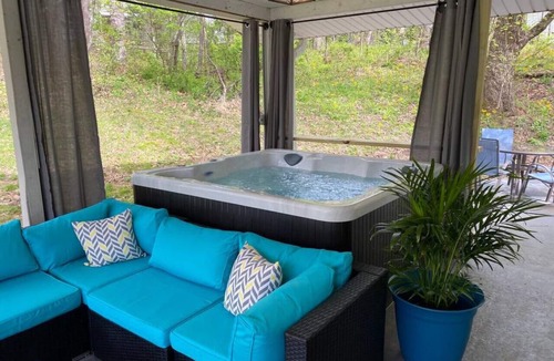 Candler House | Two Homes 15 mins to Asheville Hot Tub & Fire pit