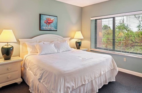 Hilton Head Island Resort | Two Stylish 2BR Vacation Home w/Modern Kitchen, Pool and Outdoor Dining