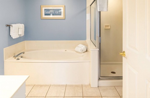 Hilton Head Island Resort | Two Sunny 1BR Getaway w/Pool Access, Hot Tub, Kitchen and Steps from Ocean Fun