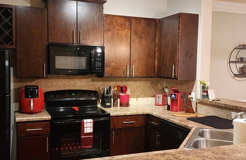Executive Park Apartment | Two the MovienSpacious 2 BedroomnClose to everything! SLEEPS -7nInstant Booking