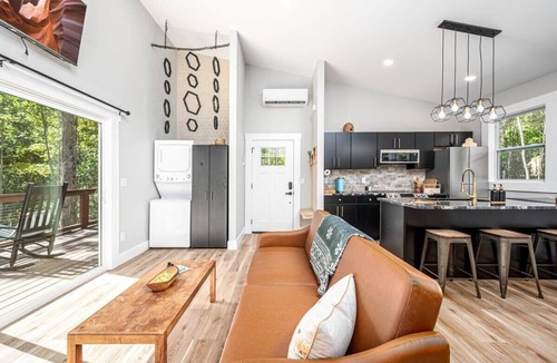 Bynum Apartment | Two Tree Houses - Beehive & H20