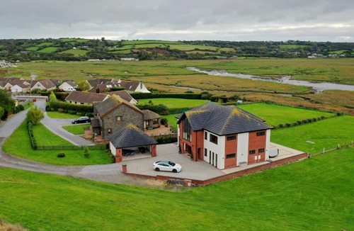 Crofty House | Ty Marlyn
