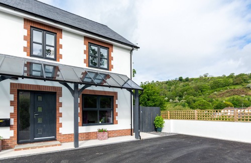 Llanfynydd House | Tyisaf - Three Bedroom House, Sleeps 5