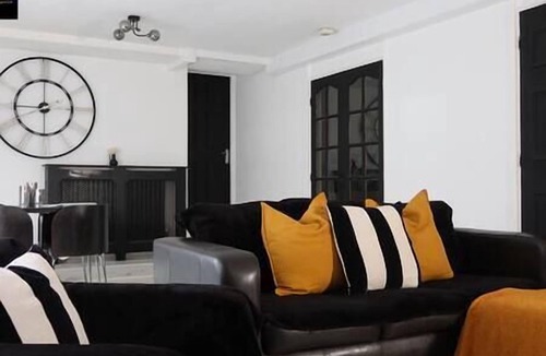 Newcastle-upon-Tyne Apartment | Tyne Quarters Apartment- Newcastle Central Station a short walk away!