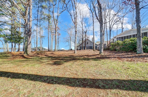 Norwood House | Ultimate Family Lakehouse- wide water views!