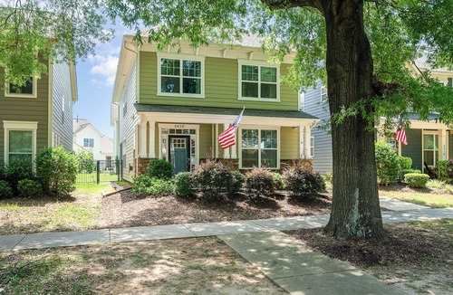 Charlotte House | Ultimate Group Getaway: Full House & Guest House ~ 2 Miles from Uptown Charlotte