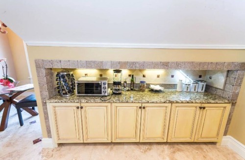 Skyland House | Ultimate Luxury Carriage House Gated Community South AVL = Close to everything!
