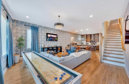 Nashville House | Ultimate Rooftop Double Games BBQ Skyline Views
