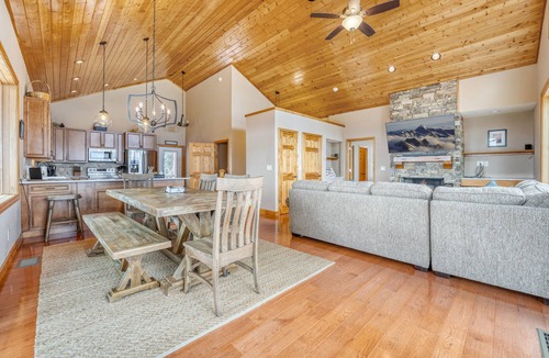 Waynesville Cabin | Unbelievable Views, Hot Tub, Fire Pit, Fire Table, Indoor Fireplace
