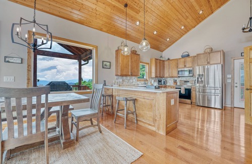Waynesville Cabin | Unbelievable Views, Hot Tub, Fire Pit, Fire Table, Indoor Fireplace