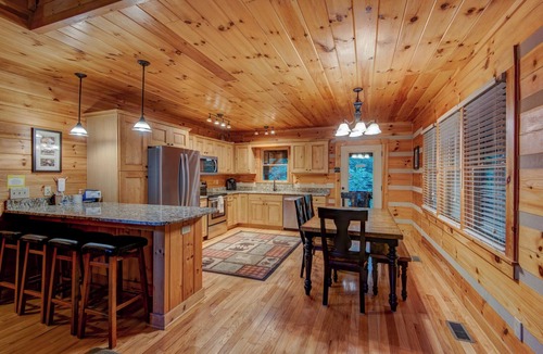 Boone Cabin | Uncle Johns Cabin in peaceful Valle Crucis - Hot Tub - Pool Table - Ping Pong