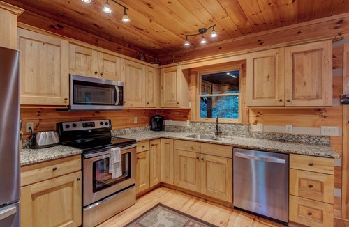 Boone Cabin | Uncle Johns Cabin in peaceful Valle Crucis - Hot Tub - Pool Table - Ping Pong