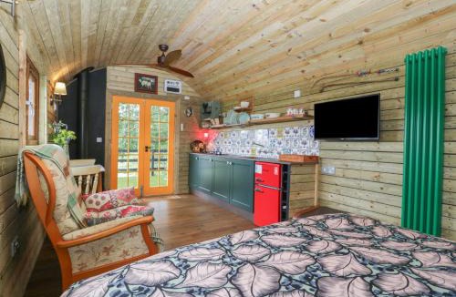 Congresbury House | Under the Oak Tree Shepherd's Hut