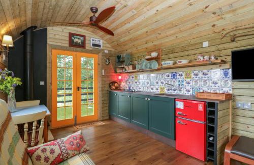 Congresbury House | Under the Oak Tree Shepherd's Hut