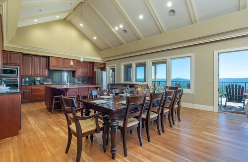 Spruce Pine House | Unforgettable Mtn Views & Sunsets! Hot Tub+Fireplaces+Sauna, WiFi, Small Events!