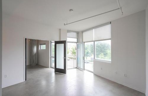 East Nashville House | Unfurnished Condo Amazing Layout w Balcony & Storage 30 day minimum
