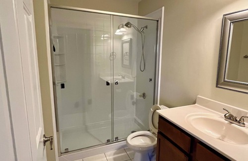 Dilworth Apartment | Unfurnished top floor condo in walkable, tree lined neighborhood