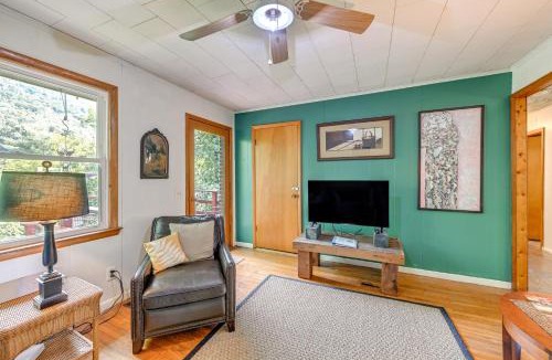 Robbinsville House | Unique and Artsy Cabin with Blue Ridge Mountain Views!