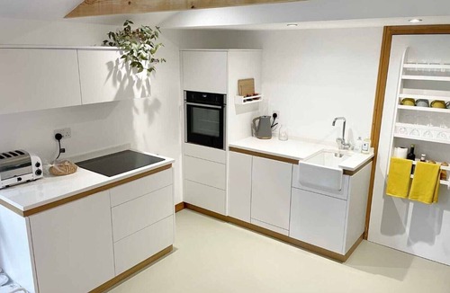 Chichester Cabin | Unique, Annexe sleeps 4 with Large Gardens & Tennis Court!