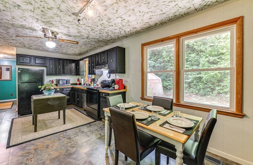 Robbinsville Cabin | Unique & Artsy Cabin w/Mountain Views!