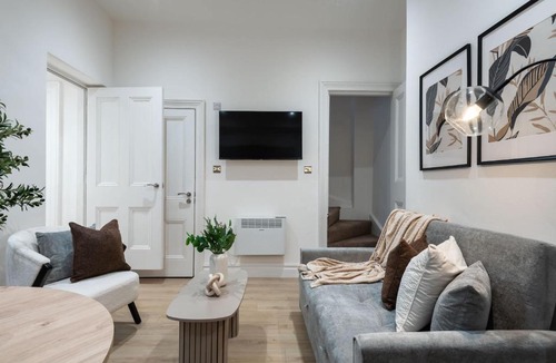 Hull Old Town Apartment | Unique Split-Level Apartment in Central Hull