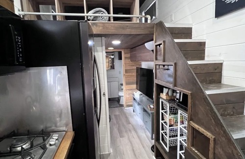 North Raleigh House | Unique Tiny Home Escape! Fully Equipped & Relaxing, Privacy-Fenced Outdoor Space