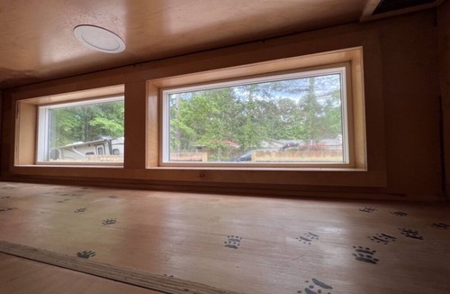 North Raleigh House | Unique Tiny Home Escape! Fully Equipped & Relaxing, Privacy-Fenced Outdoor Space