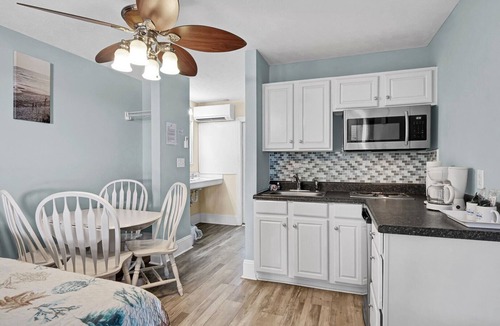 Surf City House | Unit 104D at Tiffany's Motel