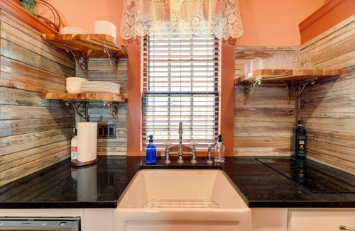 New Bern House | Unit B | Victorian Vacation Rental In Downtown!