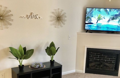 University Place Apartment | University Condo by the Lake, PNC & UNC-Charlotte - 2B 2 Ba