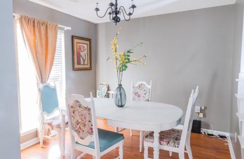 Charlotte House | University Escape with hot tub and fire pit