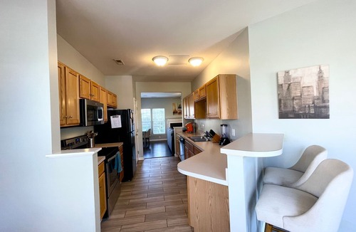 Davis Lake - Eastfield House | University townhome, available for long-term.