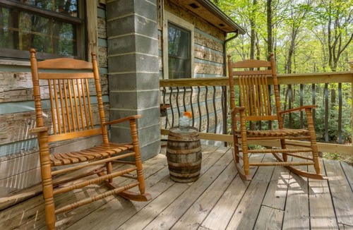 Frank Cabin | Unplug and Unwind-Grandfather Mountain Rustic Cabin