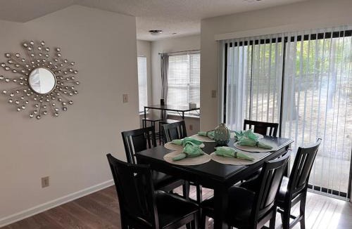 Paw Creek House | Unwind in Tranquil Style - Spacious 3-Bed Haven